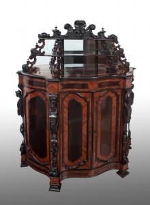 Antikes sizilianisches Sideboard aus polychromen Hölzern aus dem 19. Jahrhundert.
